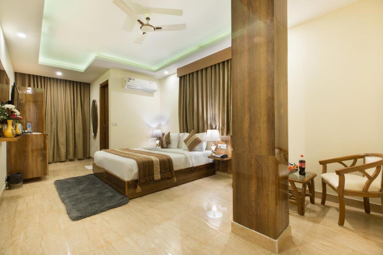 Hotel Viva Palace By Opo New Delhi Exterior foto