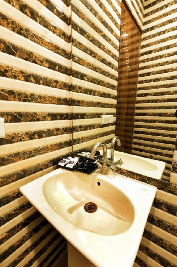 Hotel Viva Palace By Opo New Delhi Exterior foto